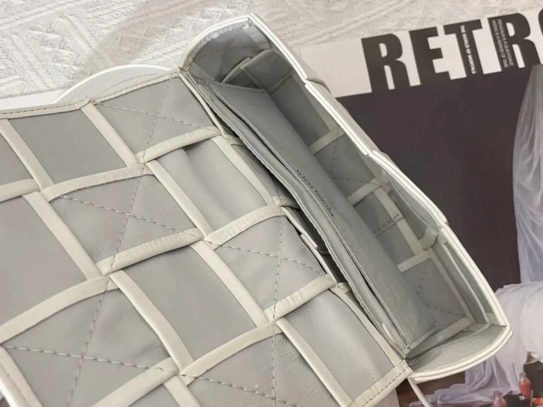 #𝐓𝐇𝐄 𝐁𝐄𝐋𝐓 𝐂𝐀𝐒𝐒𝐄𝐓𝐓𝐄 Checkered waist bag cassette has an updated version🆕The waxed cowhide material is very light and shiny, has a cool feeling, and has the same high-end touch as always. ⚠️The second-generation upgraded version has a long strap of 136cm, tall people can also wear it cross-body at will It is also suitable for boys. It is suitable for couples. It can be used as a handbag, waist bag, crossbody or shoulder bag. It’s small and exquisite, but packs a punch: 💄lipstick 🕶️sunglasses, etc.⋯pack it all! It continues the square shape of the cassette bag and does not deform after loading. It has a very concave shape! Model; 6815# S18.5x5x9.5